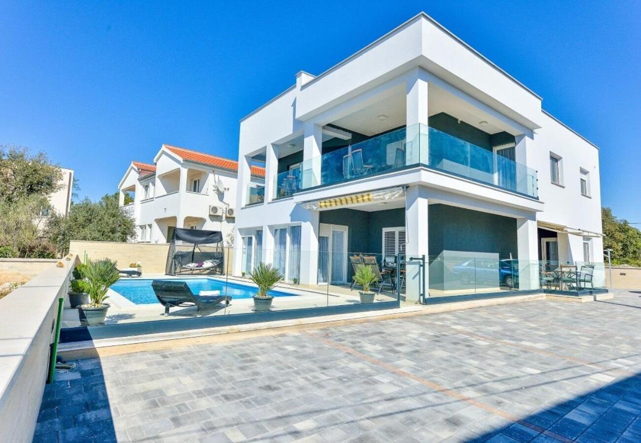 Apartments Sunny By The Sea Zaton  Exterior photo
