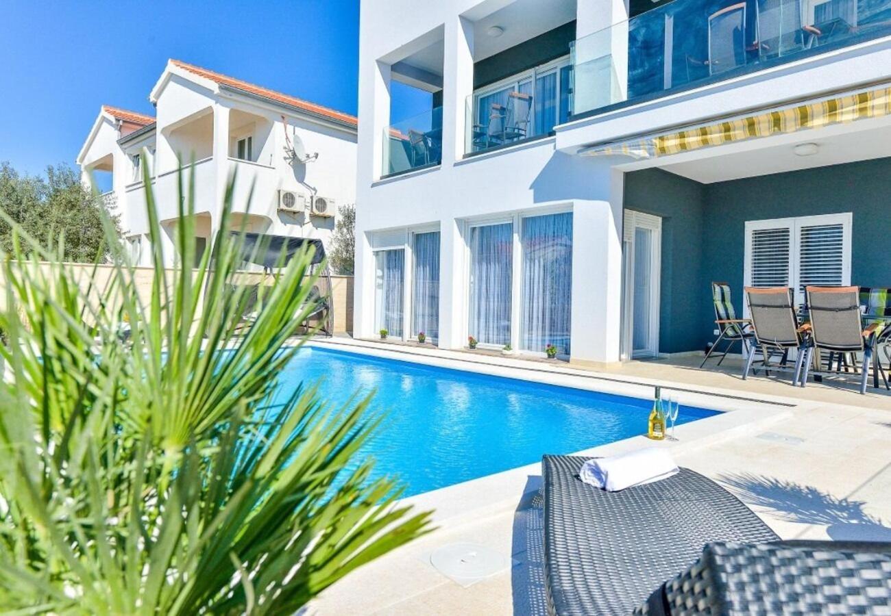 Apartments Sunny By The Sea Zaton  Exterior photo