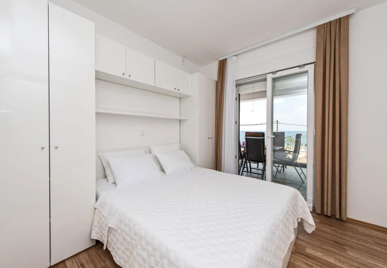 Apartments Sunny By The Sea Zaton  Exterior photo