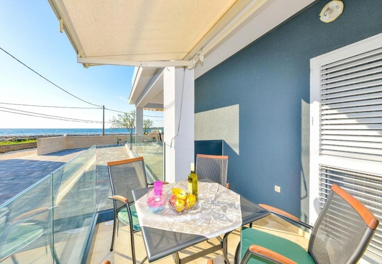 Apartments Sunny By The Sea Zaton  Exterior photo